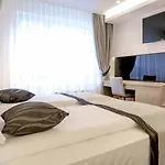 Otel Grad 4*